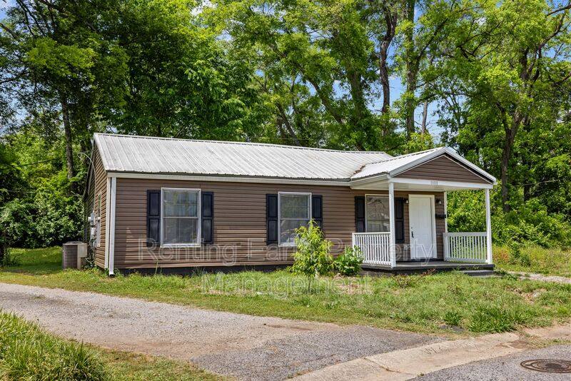 House for rent at 1000 17th Place SW, Birmingham, AL 35211