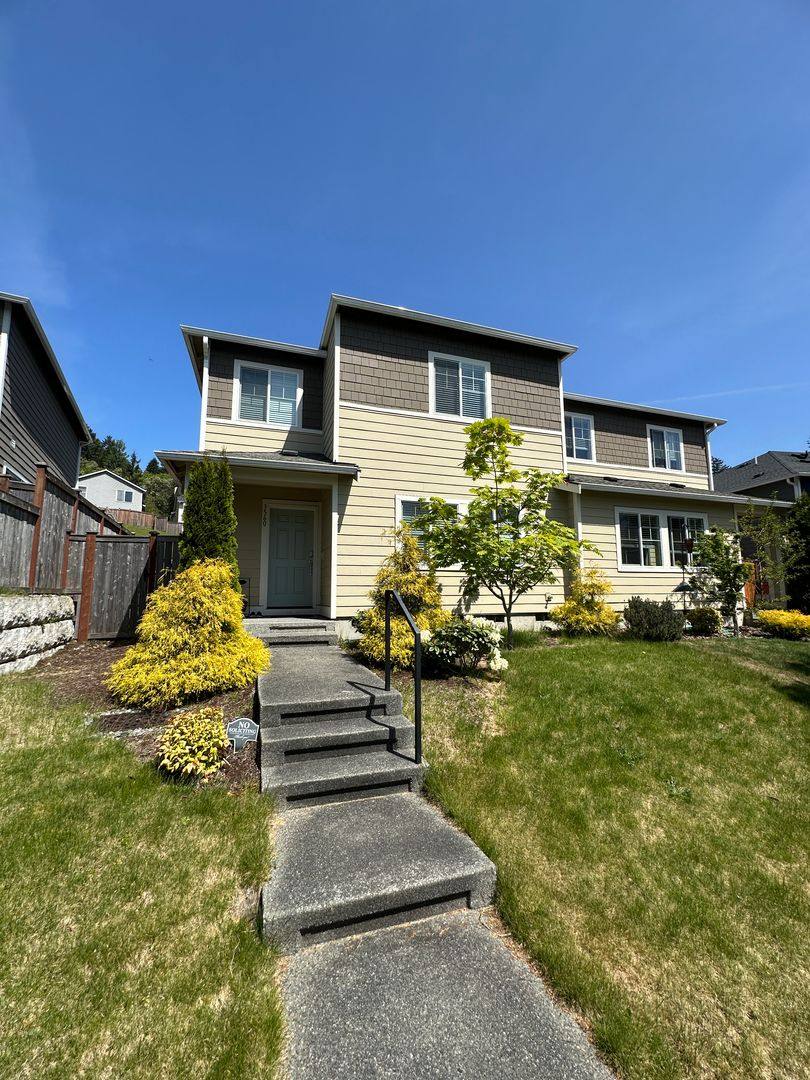 Townhouse for rent at 3560 Hoffman Hill Blvd, Dupont, WA 98327