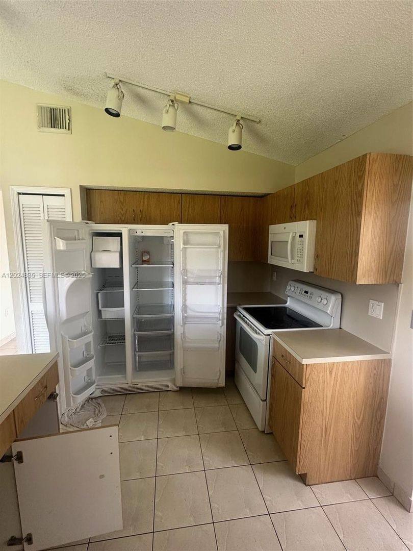 House for rent at 16280 SW 77th Terrace, Miami, FL 33193