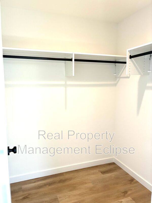 Townhouse for rent at 2925 39th Ave SW, Seattle, WA 98116