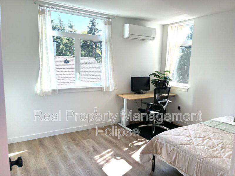 Townhouse for rent at 2925 39th Ave SW, Seattle, WA 98116