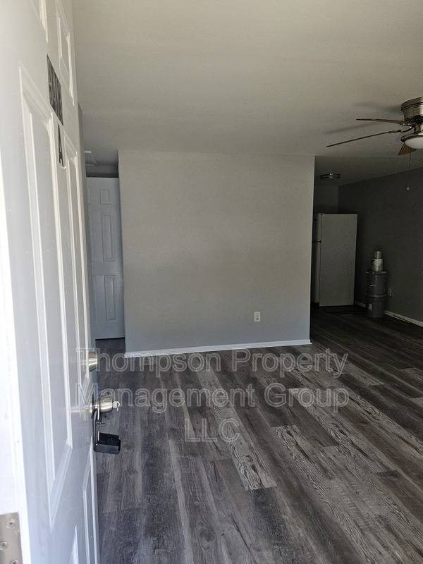 Apartment for rent at 9415 Grandfield Rd, Thonotosassa, FL 33592