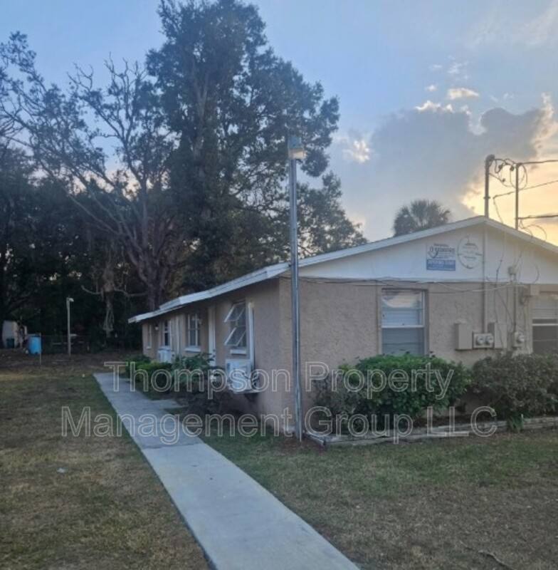 Apartment for rent at 9415 Grandfield Rd, Thonotosassa, FL 33592