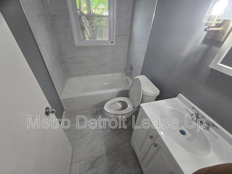 House for rent at 11035 Worden St, Detroit, MI 48224