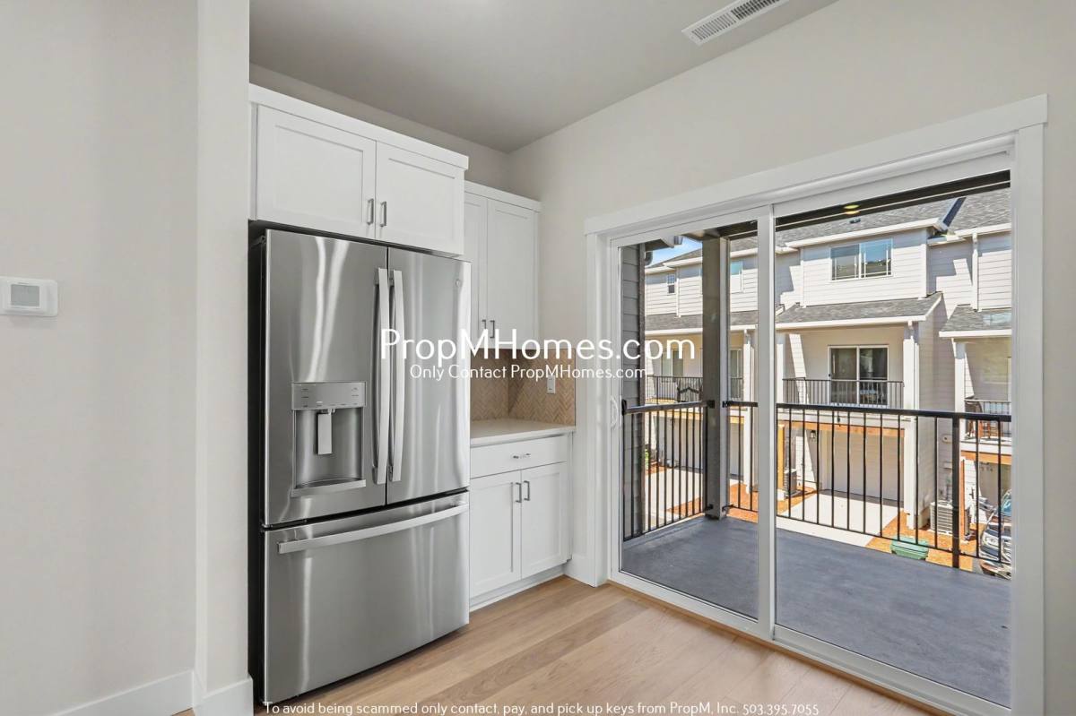 Townhouse for rent at 7527 NW Eleanor Ave, Portland, OR 97229