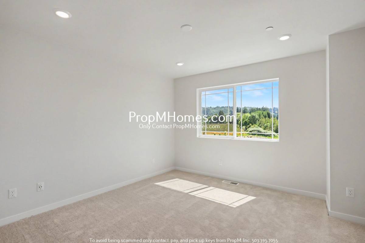 Townhouse for rent at 7527 NW Eleanor Ave, Portland, OR 97229