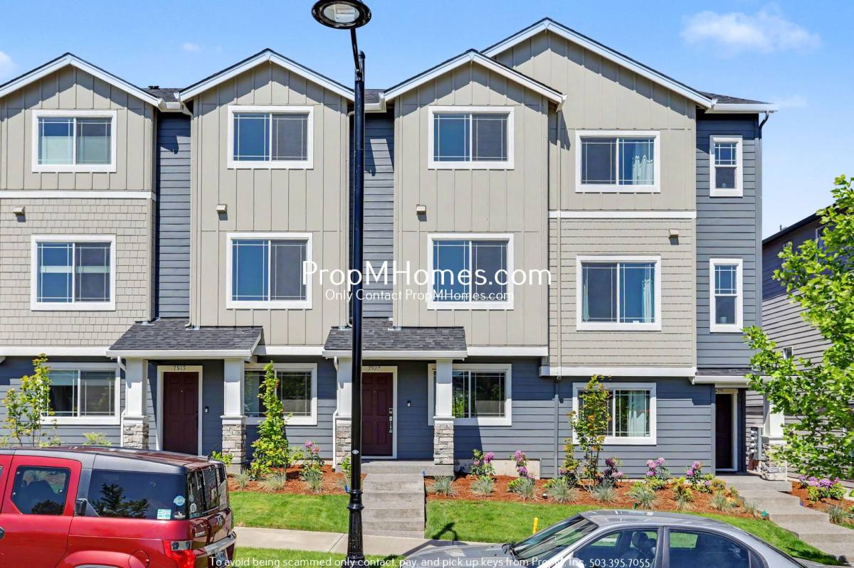 Townhouse for rent at 7527 NW Eleanor Ave, Portland, OR 97229