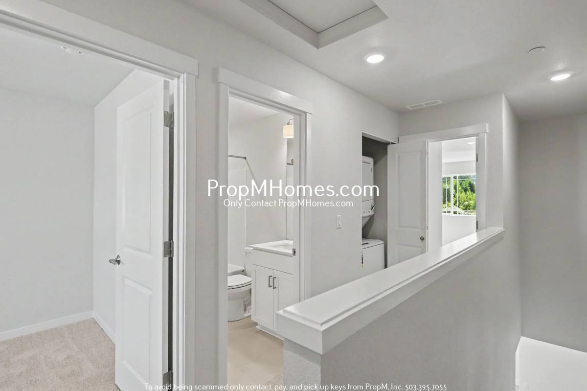 Townhouse for rent at 7527 NW Eleanor Ave, Portland, OR 97229