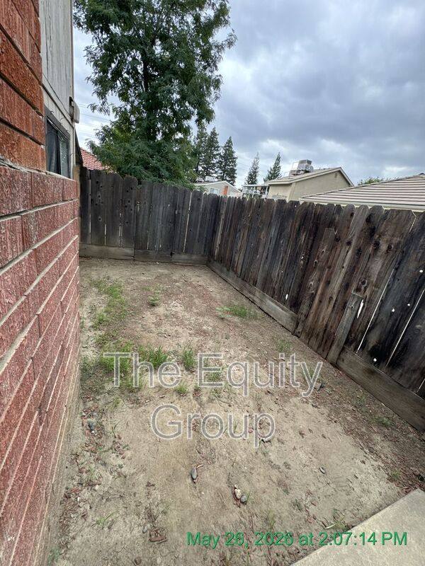 Townhouse for rent at 3525 S County Center, Visalia, CA 93277