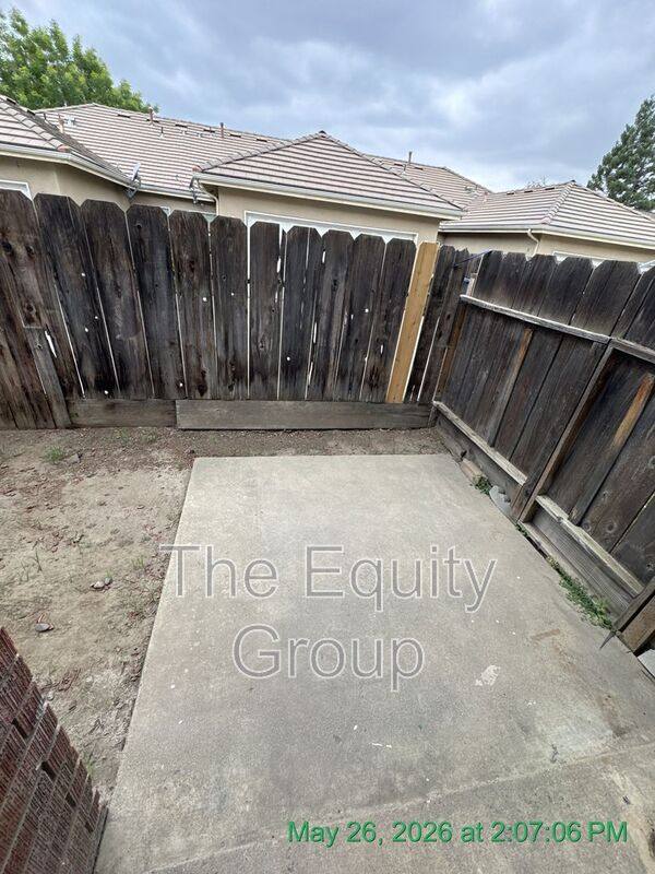 Townhouse for rent at 3525 S County Center, Visalia, CA 93277