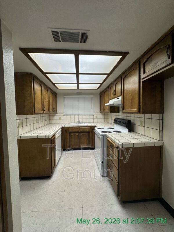 Townhouse for rent at 3525 S County Center, Visalia, CA 93277