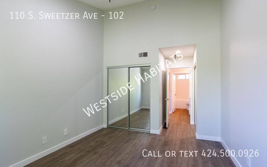 Apartment for rent at 110 S Sweetzer Ave, Los Angeles, CA 90048