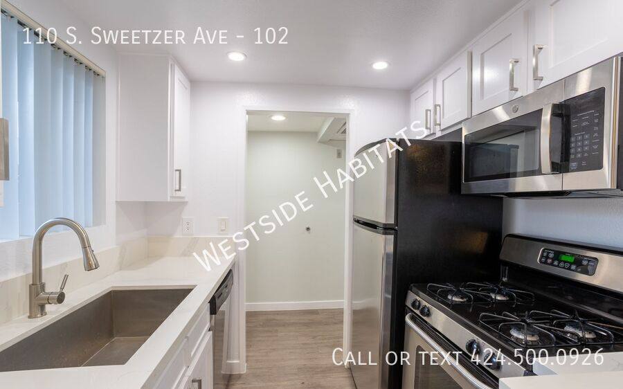 Apartment for rent at 110 S Sweetzer Ave, Los Angeles, CA 90048