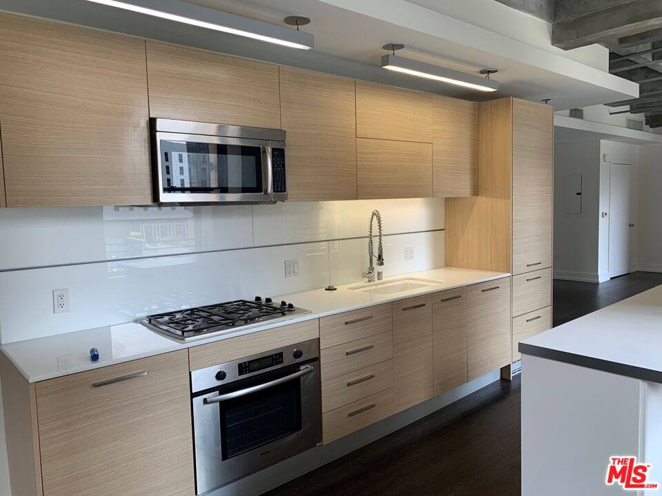 House for rent at 727 W 7th St, Los Angeles, CA 90017