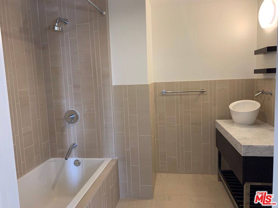House for rent at 727 W 7th St, Los Angeles, CA 90017