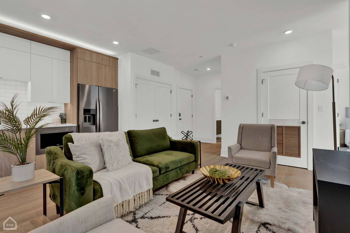 Apartment for rent at 1613 W Belmont Ave, Chicago, IL 60657
