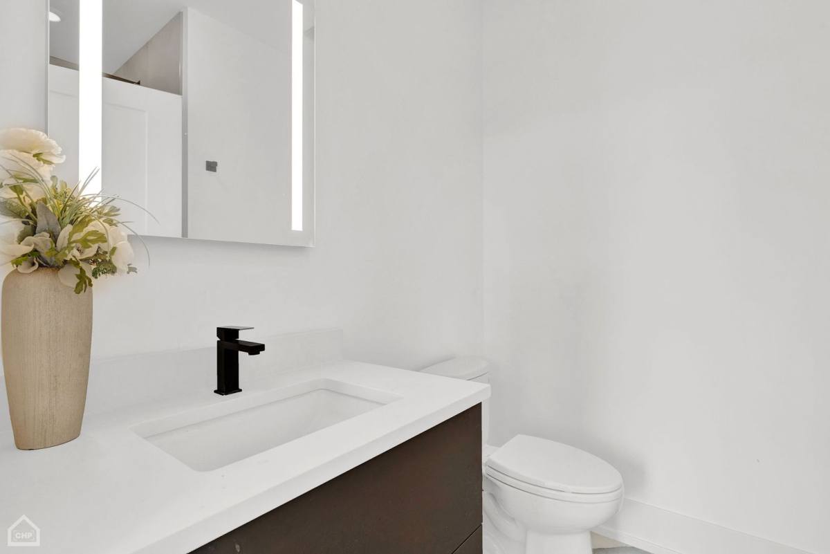 Apartment for rent at 1613 W Belmont Ave, Chicago, IL 60657