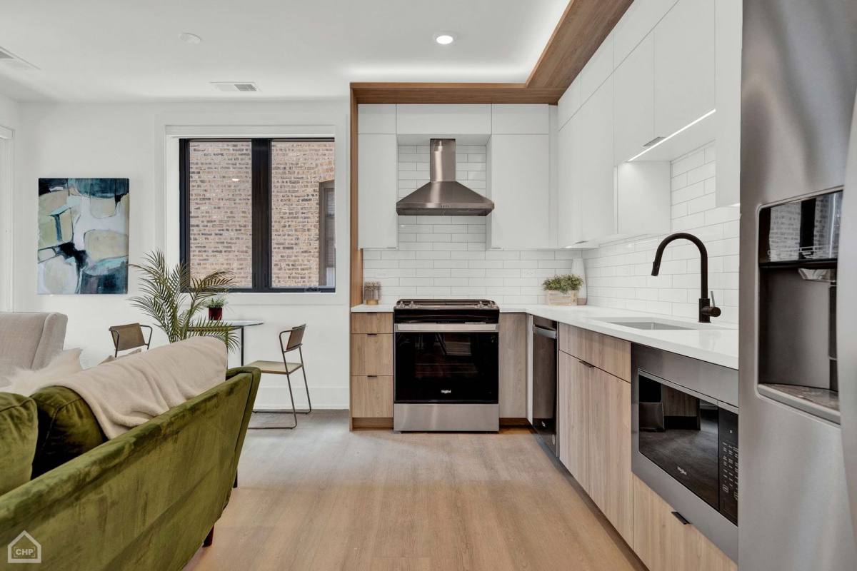 Apartment for rent at 1613 W Belmont Ave, Chicago, IL 60657