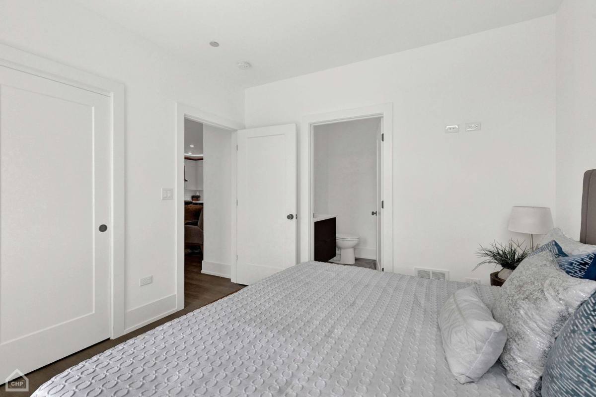 Apartment for rent at 1613 W Belmont Ave, Chicago, IL 60657