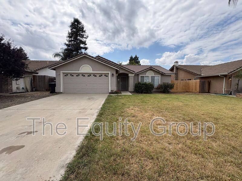 House for rent at 723 N Simon St, Visalia, CA 93292