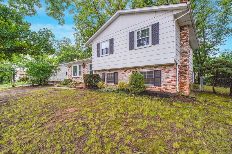 House for rent at 408 Deerwood Dr, Fredericksburg, VA 22401