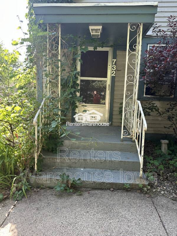 Apartment for rent at 732 19th St #2, Des Moines, IA 50314