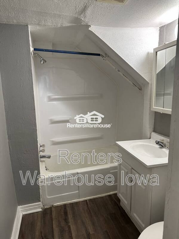Apartment for rent at 732 19th St #2, Des Moines, IA 50314