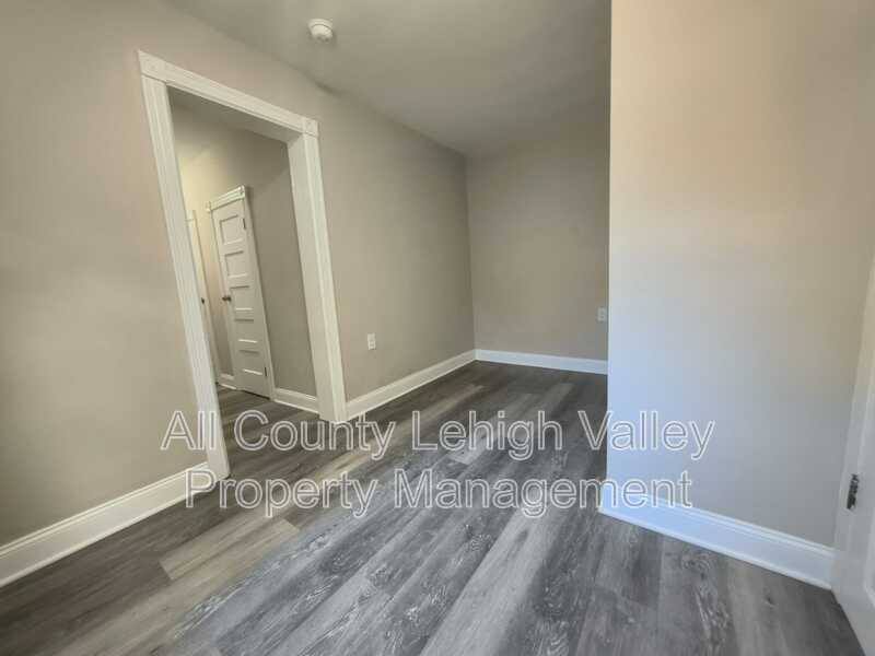 House for rent at 639 Washington St, Walnutport, PA 18088