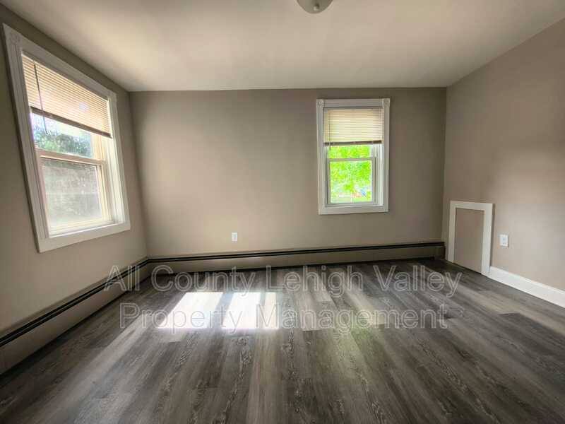 House for rent at 639 Washington St, Walnutport, PA 18088