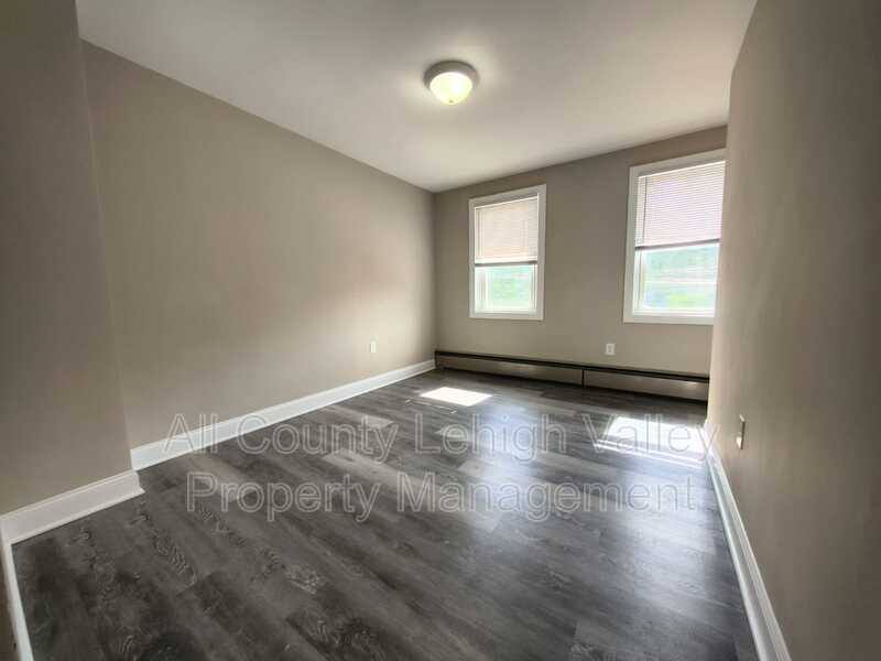 House for rent at 639 Washington St, Walnutport, PA 18088