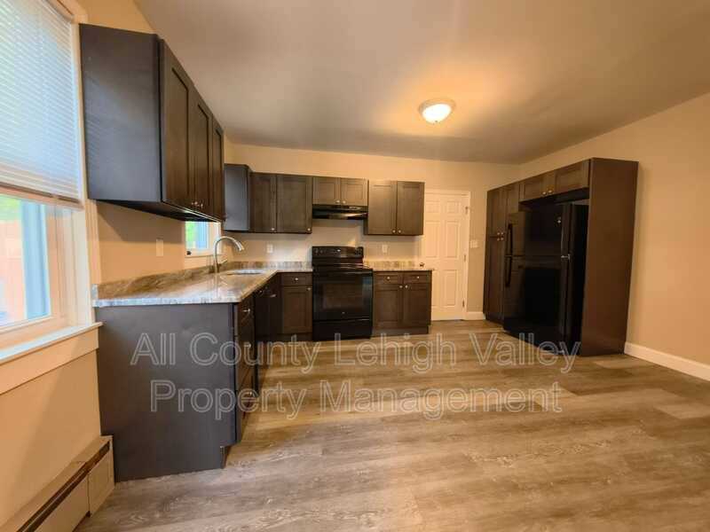 House for rent at 639 Washington St, Walnutport, PA 18088