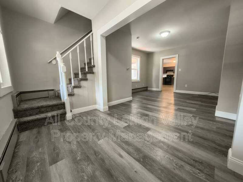 House for rent at 639 Washington St, Walnutport, PA 18088