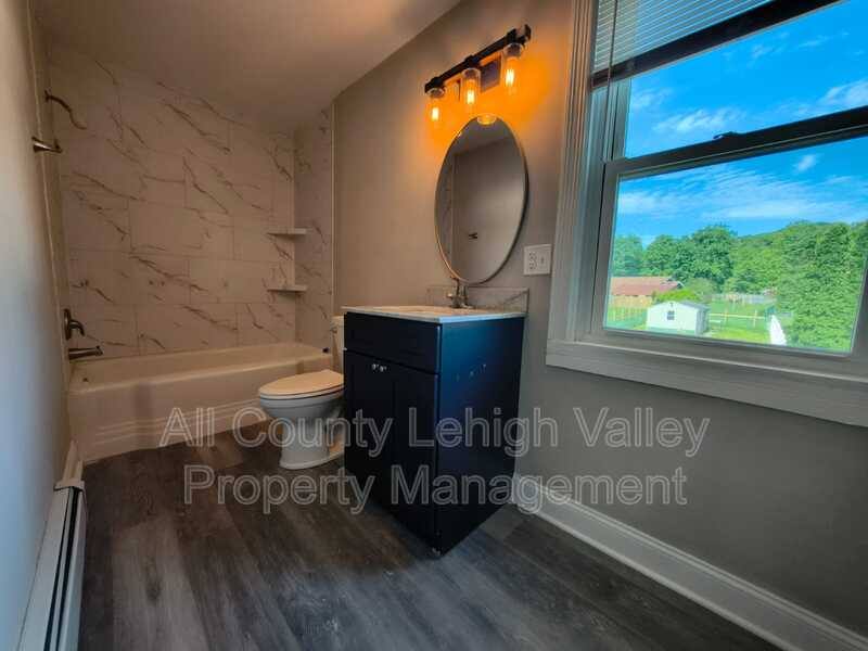 House for rent at 639 Washington St, Walnutport, PA 18088