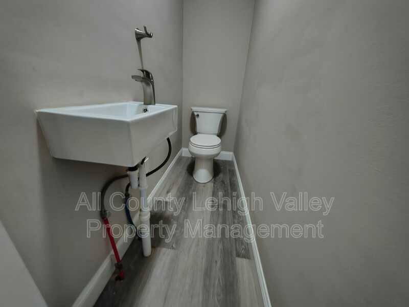 House for rent at 639 Washington St, Walnutport, PA 18088