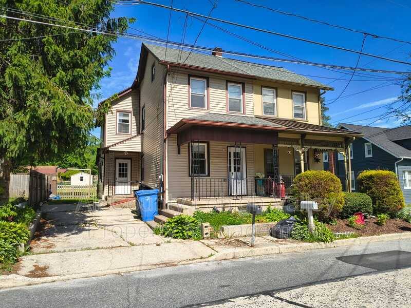 House for rent at 639 Washington St, Walnutport, PA 18088