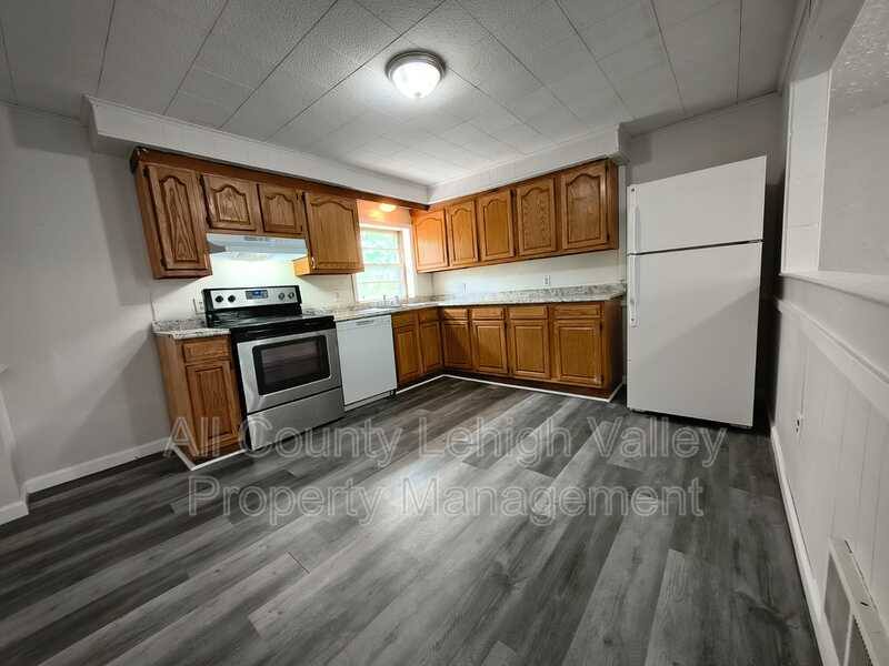 Apartment for rent at 80 Hillside Ave, Palmerton, PA 18071