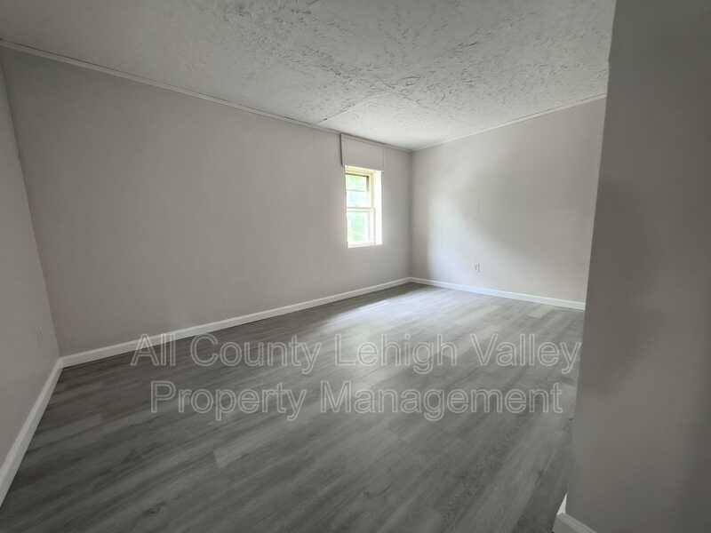 Apartment for rent at 80 Hillside Ave, Palmerton, PA 18071