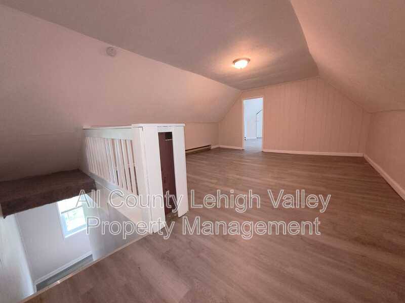 Apartment for rent at 80 Hillside Ave, Palmerton, PA 18071