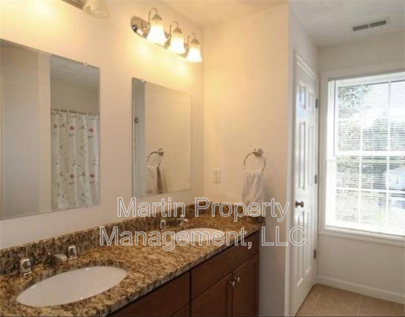 Townhouse for rent at 10 Blue Jay Circle #2, Wakefield, MA 01880