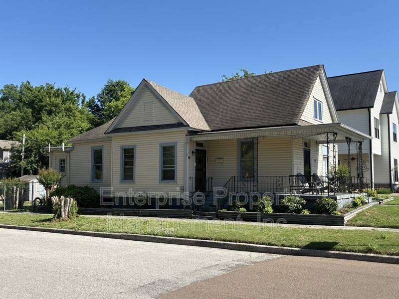 House for rent at 32 N Cooper St, Memphis, TN 38104