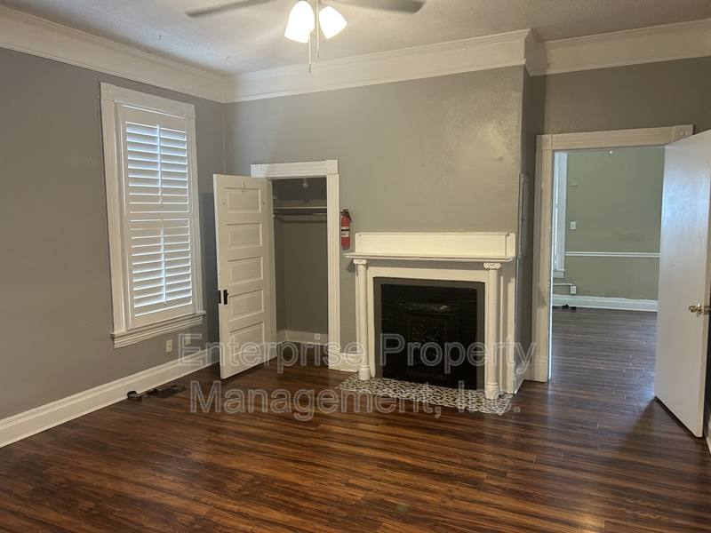 House for rent at 32 N Cooper St, Memphis, TN 38104