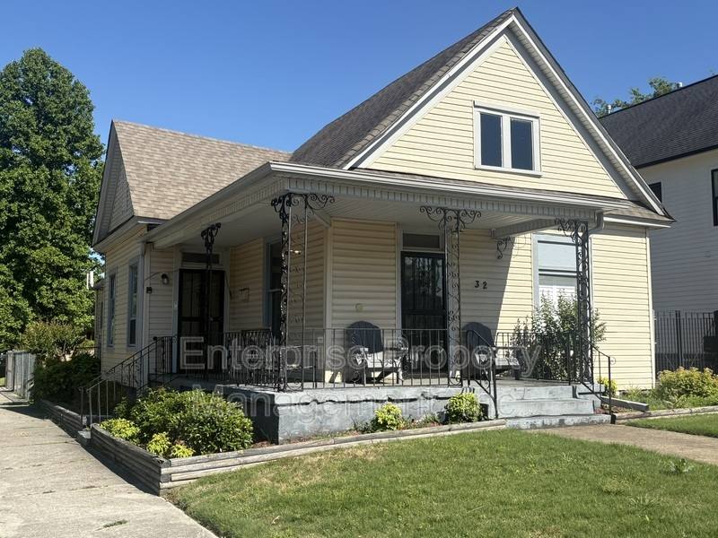House for rent at 32 N Cooper St, Memphis, TN 38104