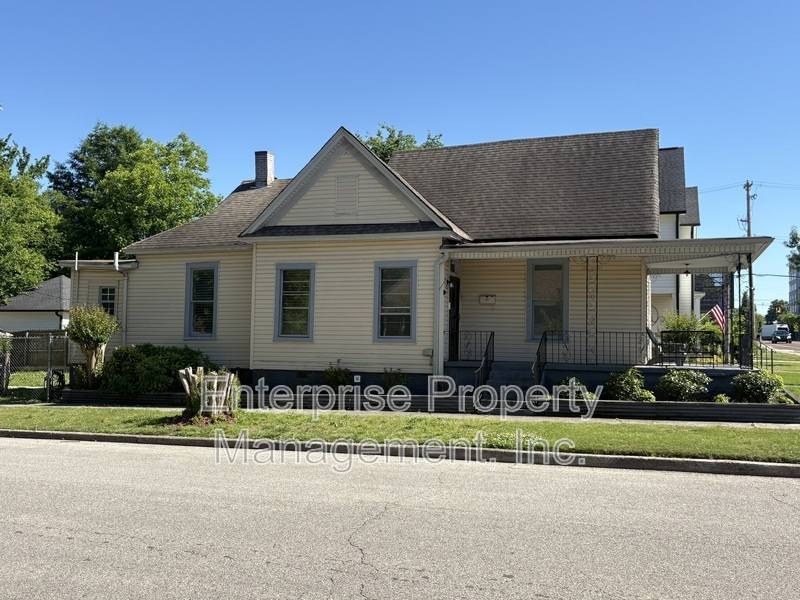 House for rent at 32 N Cooper St, Memphis, TN 38104