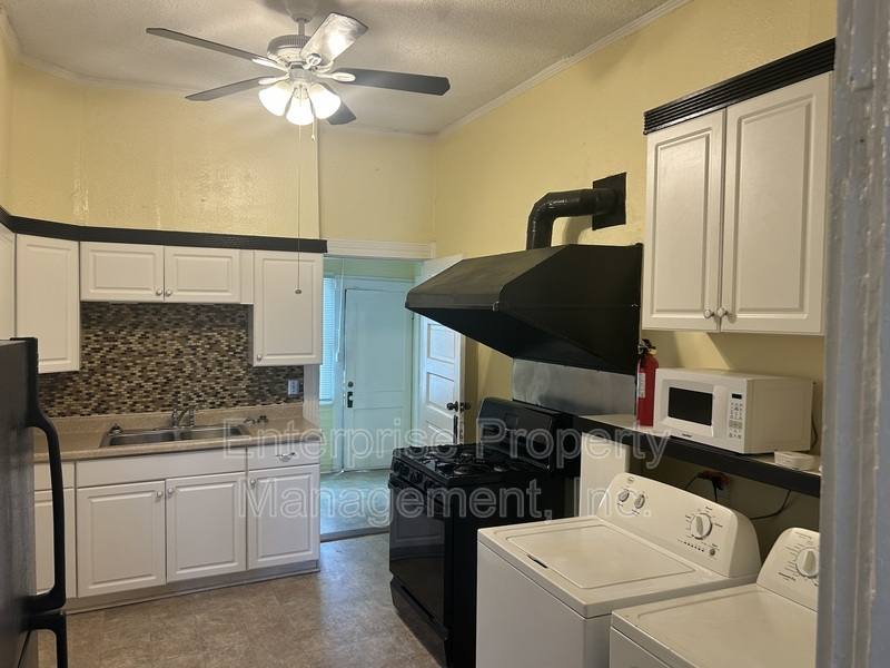 House for rent at 32 N Cooper St, Memphis, TN 38104