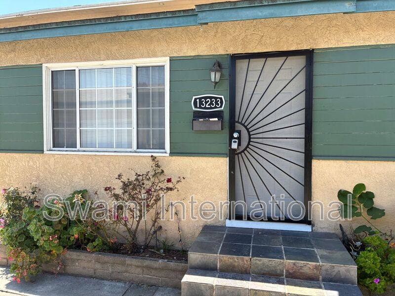Apartment for rent at 13233 Kornblum Ave, Hawthorne, CA 90250
