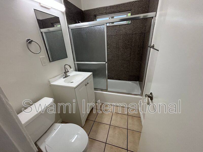 Apartment for rent at 13233 Kornblum Ave, Hawthorne, CA 90250