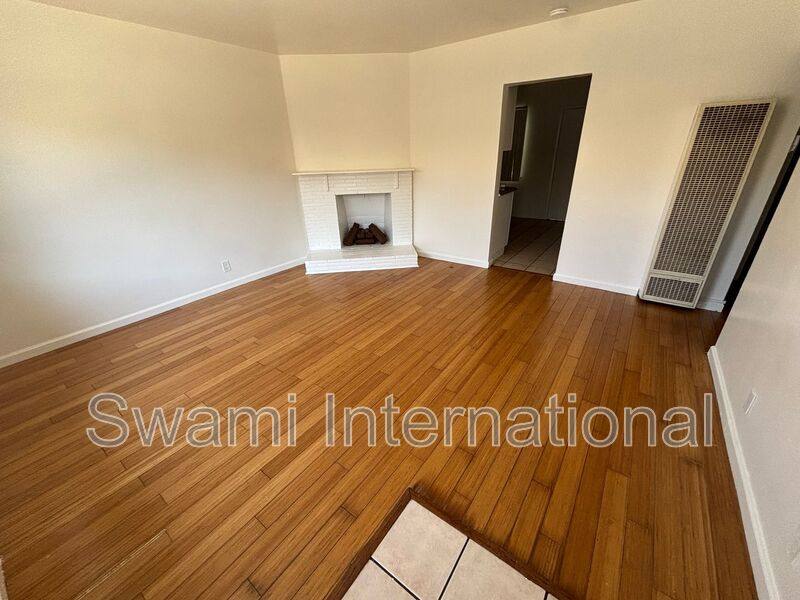 Apartment for rent at 13233 Kornblum Ave, Hawthorne, CA 90250