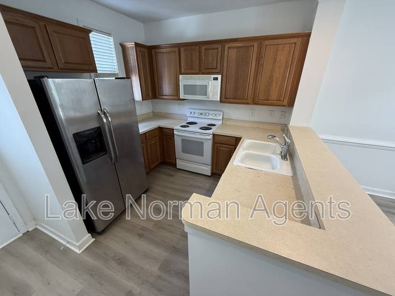 Townhouse for rent at 10031 Ansonborough Square, Huntersville, NC 28078