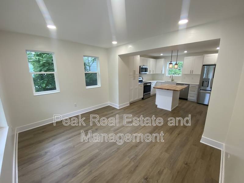 House for rent at 2016 Towner Ave SW, Grand Rapids, MI 49503