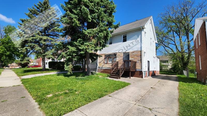 House for rent at 20609 Hillgrove Ave, Maple Heights, OH 44137